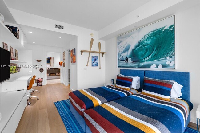 Building Photo - 360 Ocean Dr
