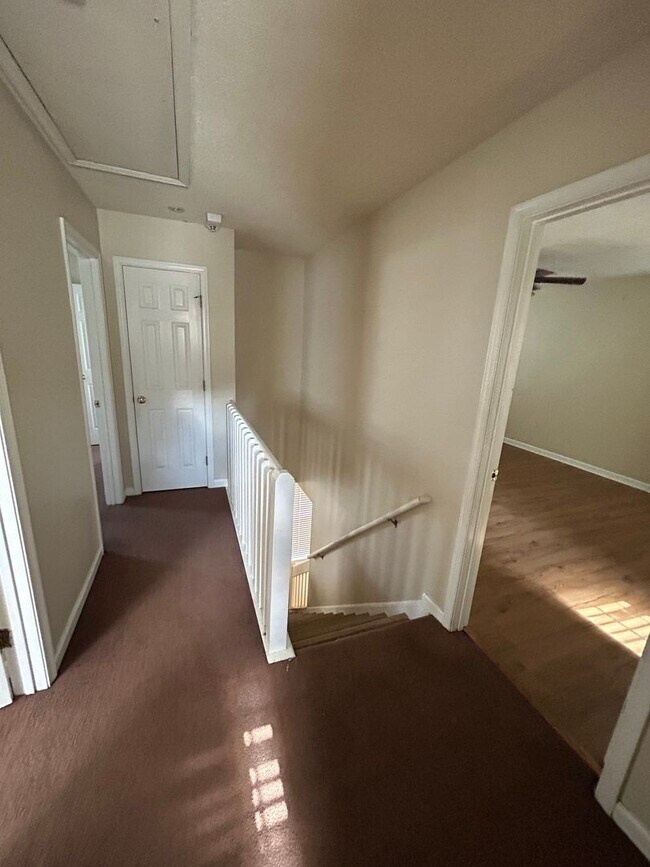 Building Photo - COMING SOON! N Greensboro, 4/2.5 home off of N Church St near Lake Jeanette & I-840