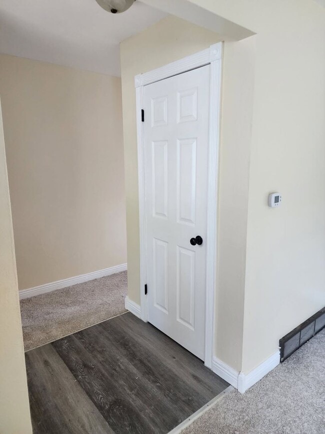 Building Photo - Nice home with fenced yard