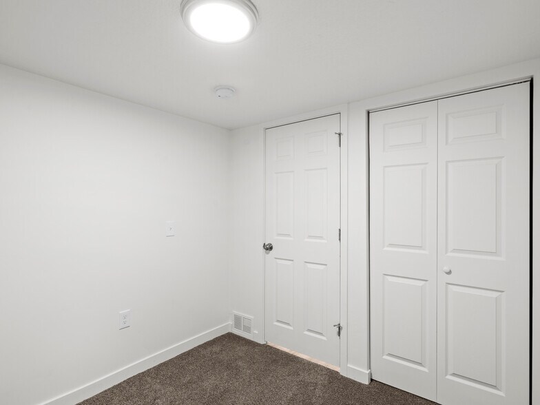 Building Photo - 915 E 1300 S