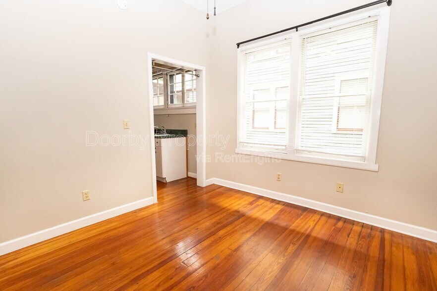 Building Photo - 318 Tremont St