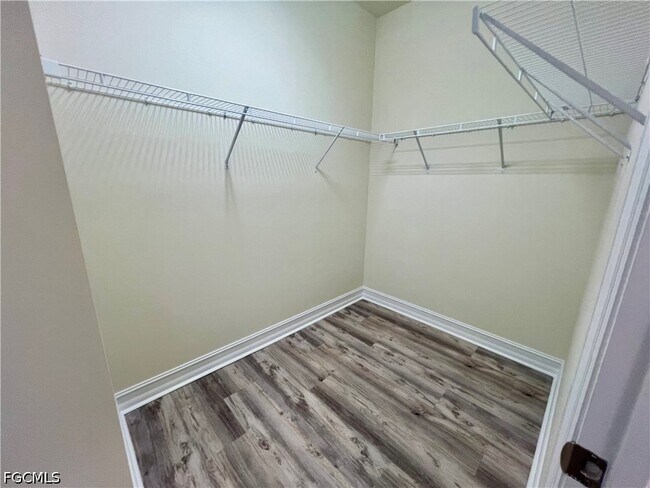 Building Photo - 15850 Portofino Springs Blvd