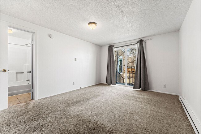 Building Photo - Great location near City Park!