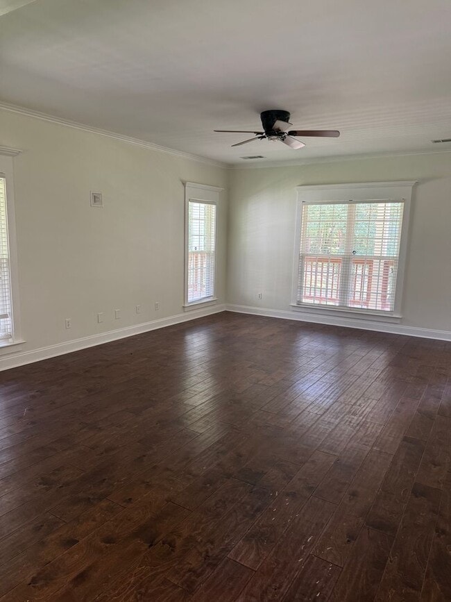 Building Photo - 209 Pineridge Dr