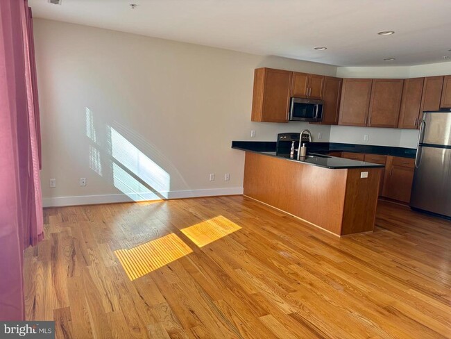 Building Photo - 101 S Commerce St