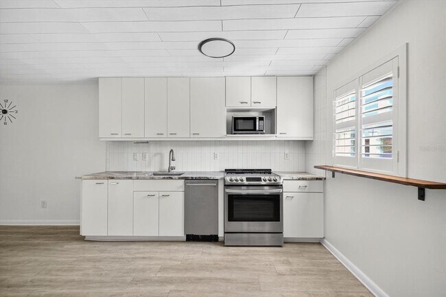 Building Photo - 2808 W Azeele St