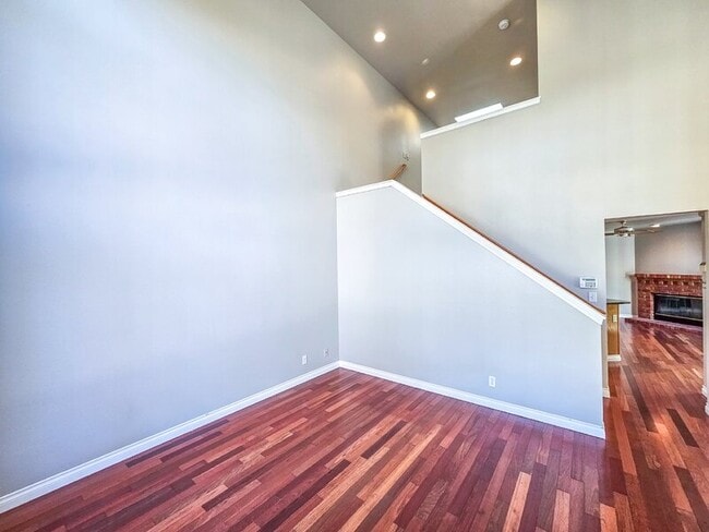 Building Photo - 25715 SE 36th Pl