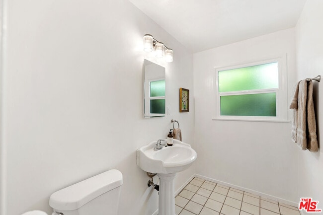 Building Photo - 22736 Cantlay St