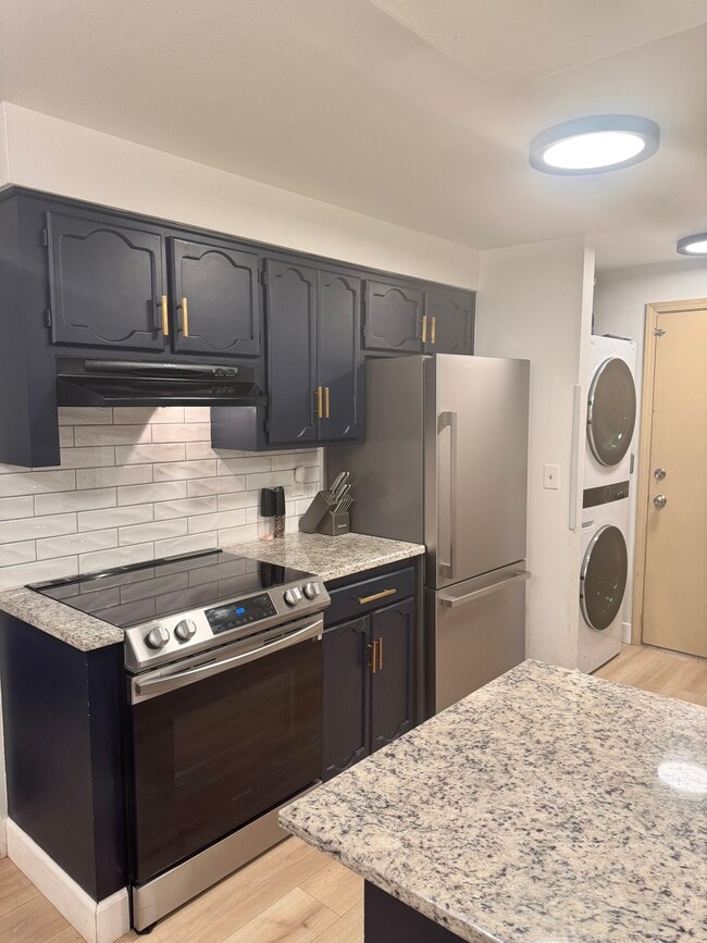 Building Photo - 6949 W Gillis Dr