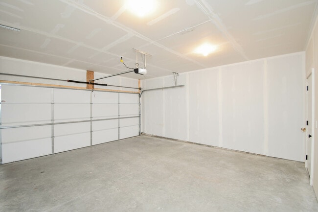 Building Photo - 6115 S Alki Pl