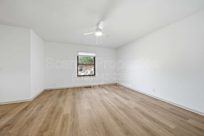Building Photo - 11648 N 104th E Ave