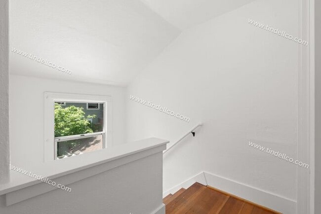 Building Photo - Charming Hosford-Abernethy Craftsman – 3 Bedroom Home w/ Fenced Yard - Pets Welcome!