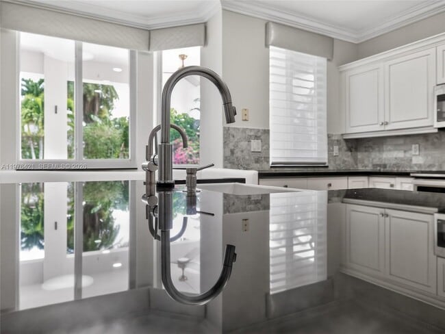 Building Photo - 1008 Highland Meadows Dr