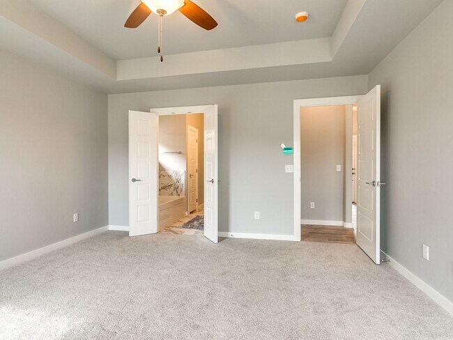 Building Photo - Modern Home in Edmond Schools - 4 bedrooms...