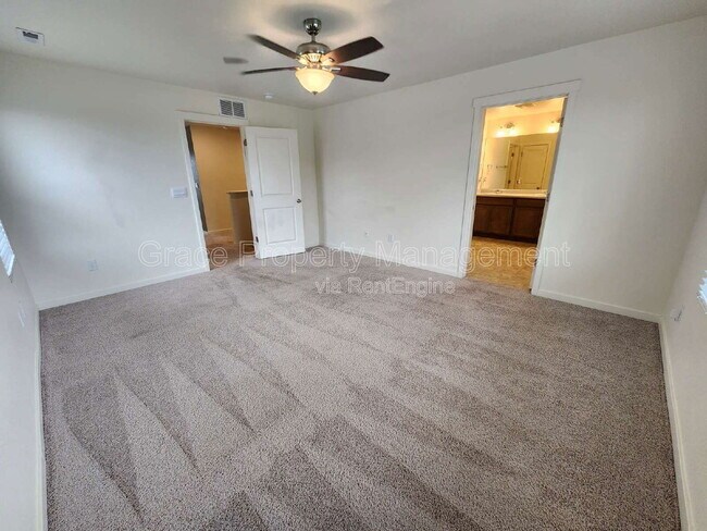 Building Photo - 508 Ledge St