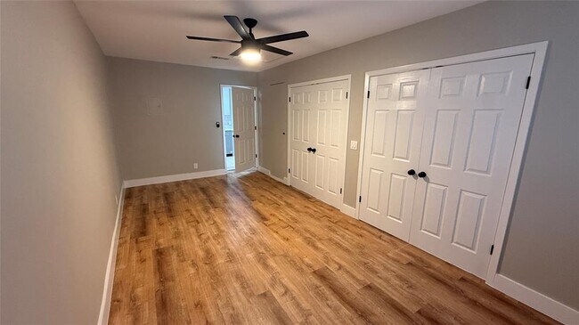 Building Photo - 106 E Longspur Blvd