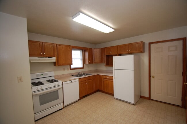 Building Photo - Nice 2-Bedroom Duplex on Tanglewood Drive in Goshen