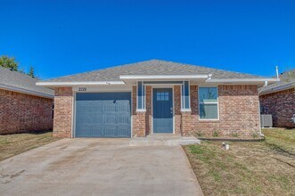 Building Photo - Brand New Construction in Varenna Landing! Storm shelter and lawn care included!