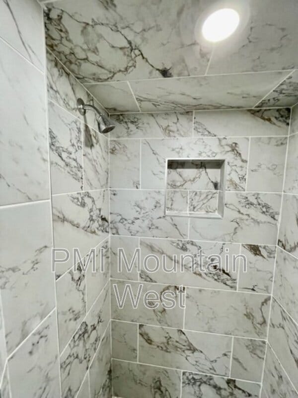 Building Photo - 762 Lacey Way
