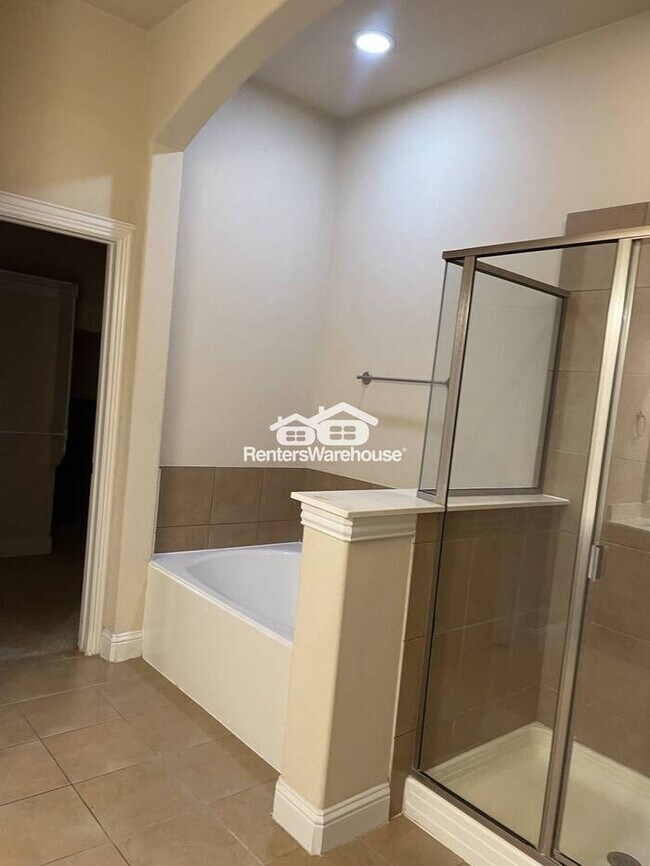 Building Photo - Very nice 3 bed Townhome in Plano!