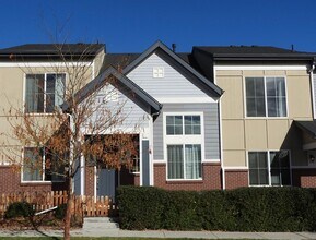 Building Photo - Central Park Town Home for Rent!