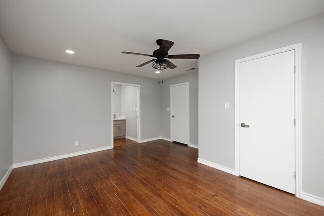 Building Photo - 595 S Mccullough St