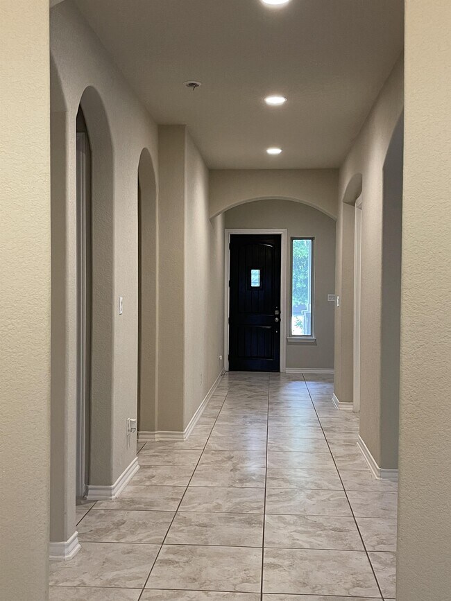 Building Photo - 2826 Winter Gorge