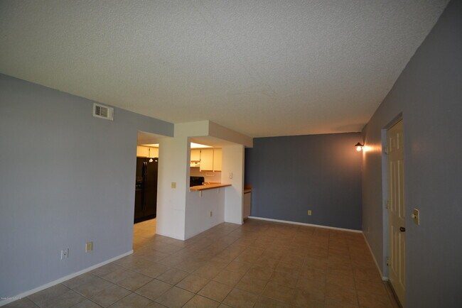 Building Photo - 915 Sonesta Ave NE