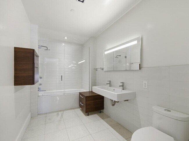 Building Photo - 6735 Yucca St