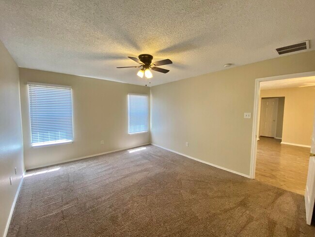 Building Photo - 8107 Temple Ave