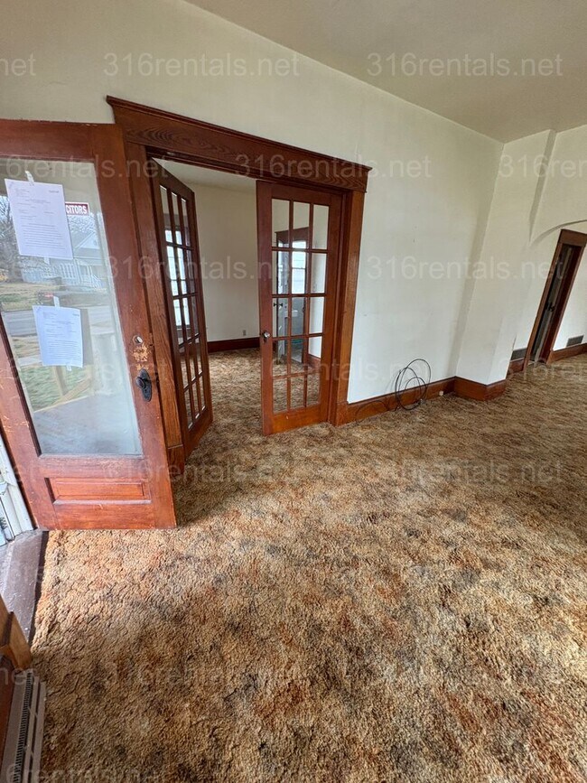 Building Photo - $875 - 3 bed 1 bath - Single Family Home