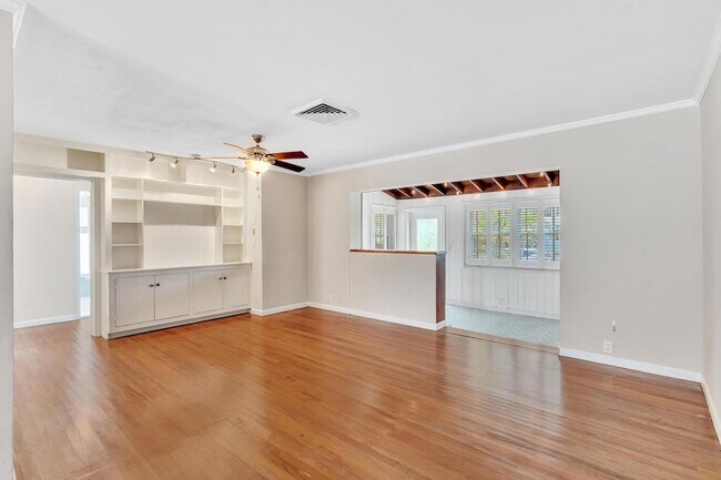 Building Photo - 1527 Mayo St