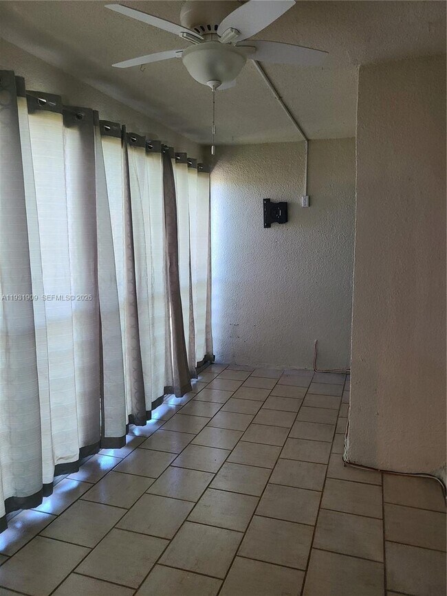 Building Photo - 2306 S Cypress Bend Dr