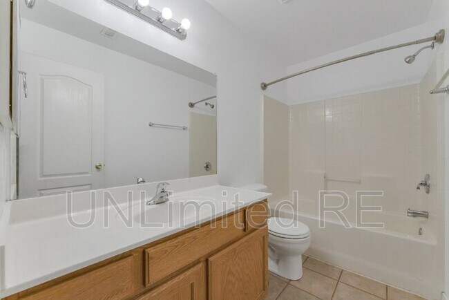 Building Photo - 2433 S Seclusion Ln