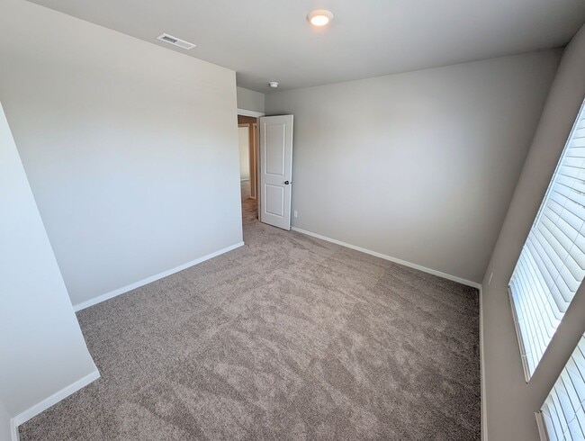 Building Photo - 1320 SW Pendleton Way