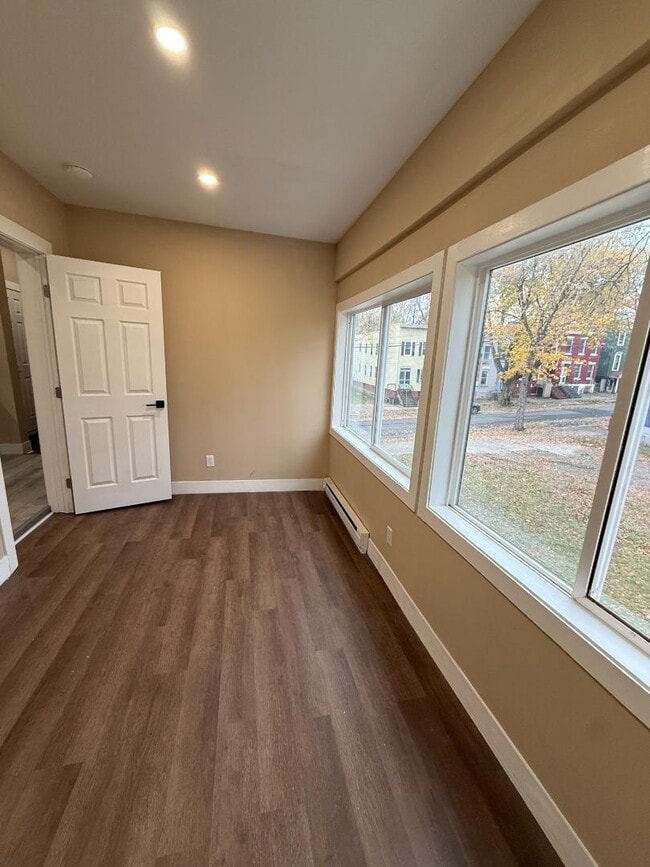 Building Photo - 249 2nd St