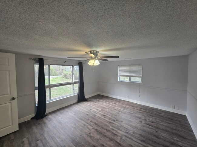 Building Photo - 1007 Olsen Ave