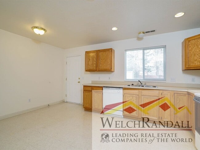 Building Photo - Beautiful 3 Bed 1.5 Bath Townhome in Ogden
