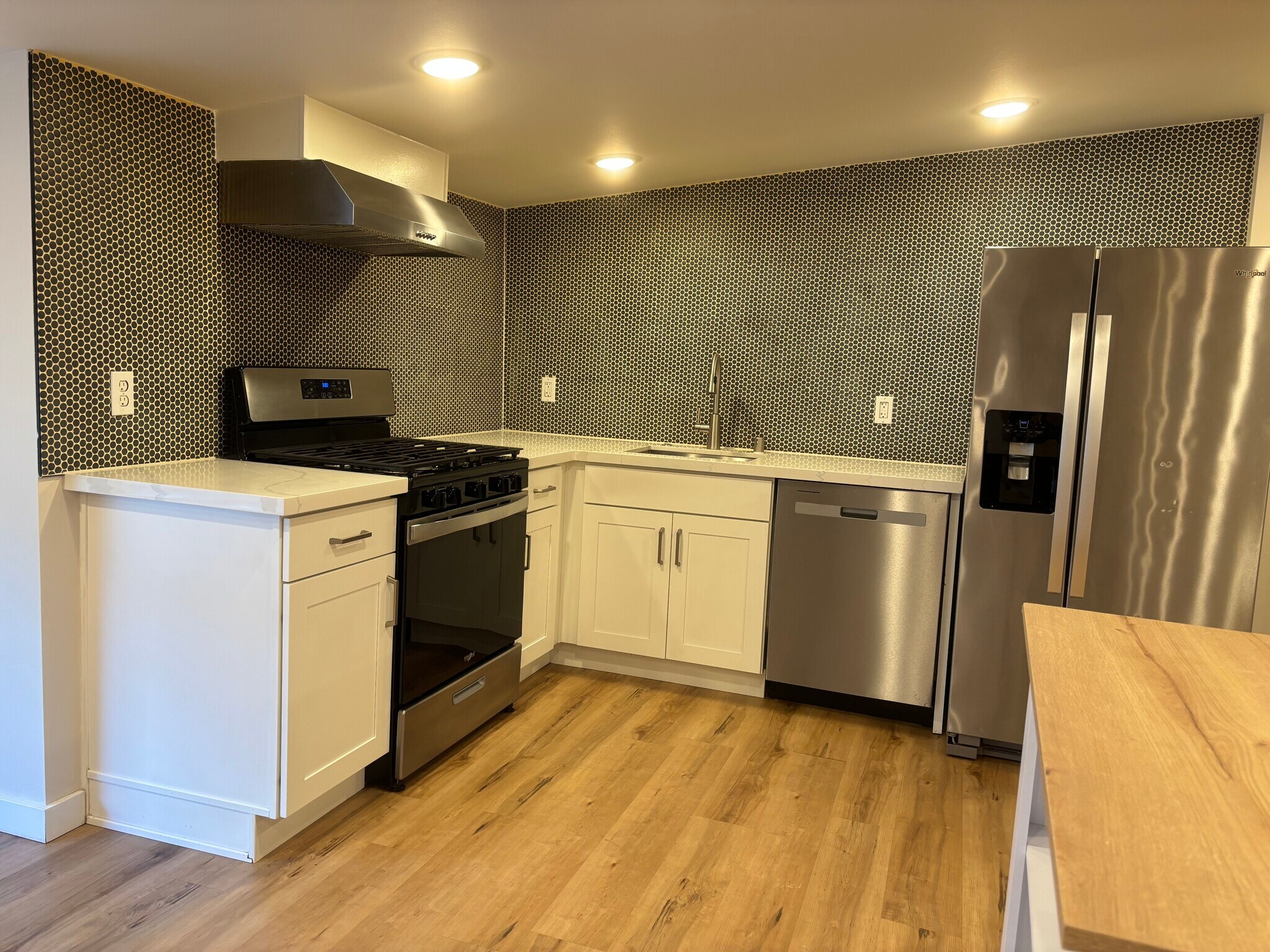 Building Photo - 2505 NE 140th St