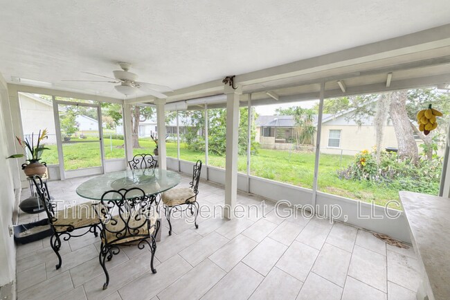 Building Photo - 8605 Wagon Wheel Ln