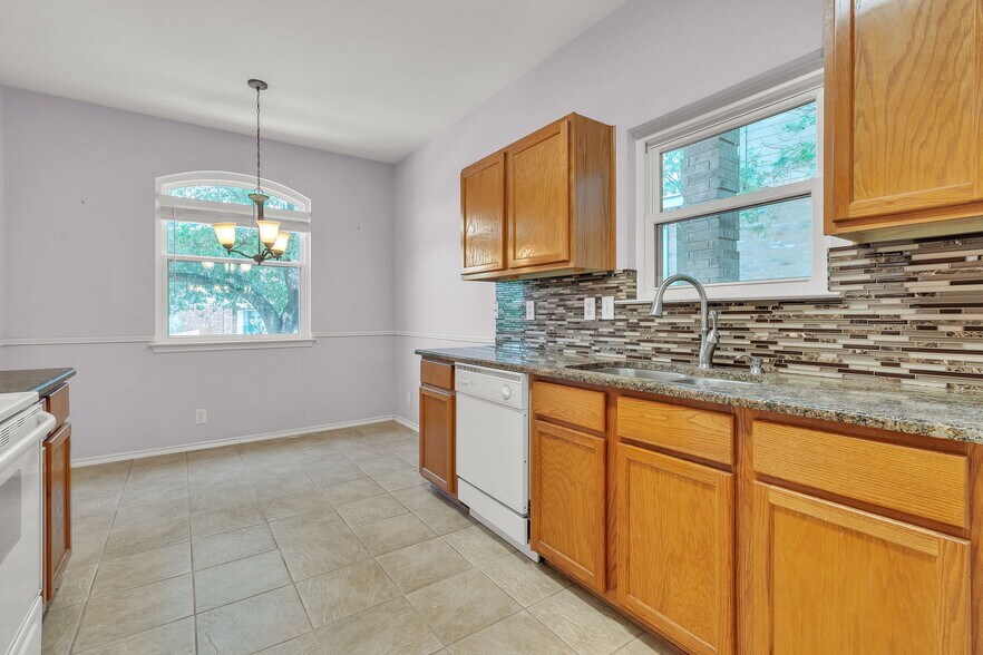 Building Photo - 21539 Encino Lookout