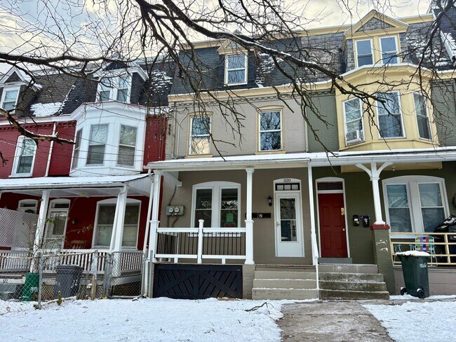 Building Photo - 320 S Ann St