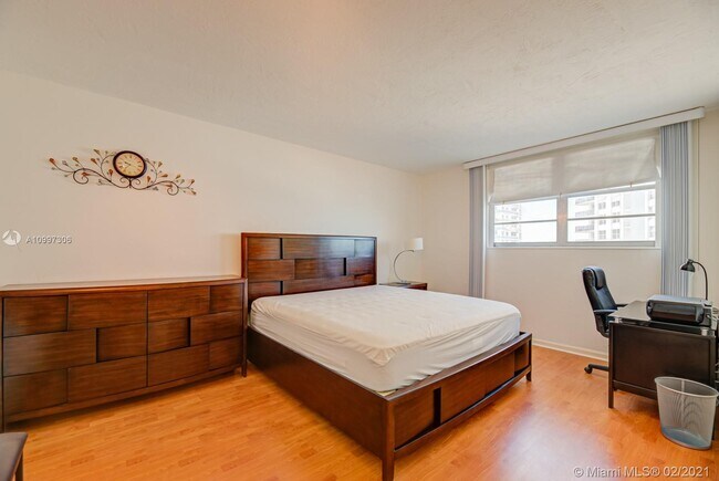 Building Photo - 3001 S Ocean Dr