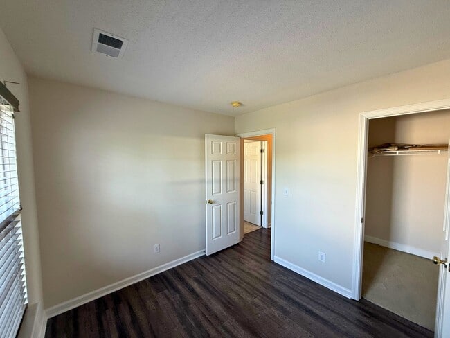 Building Photo - 204 Braelock Dr