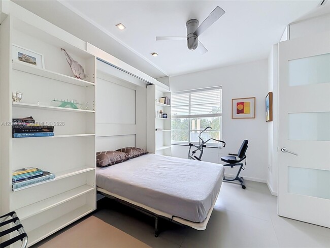 Building Photo - 1460 Ocean Dr
