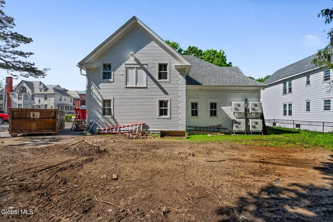 Building Photo - 521 Warren St