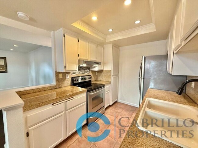 Building Photo - 2828 Famosa Blvd