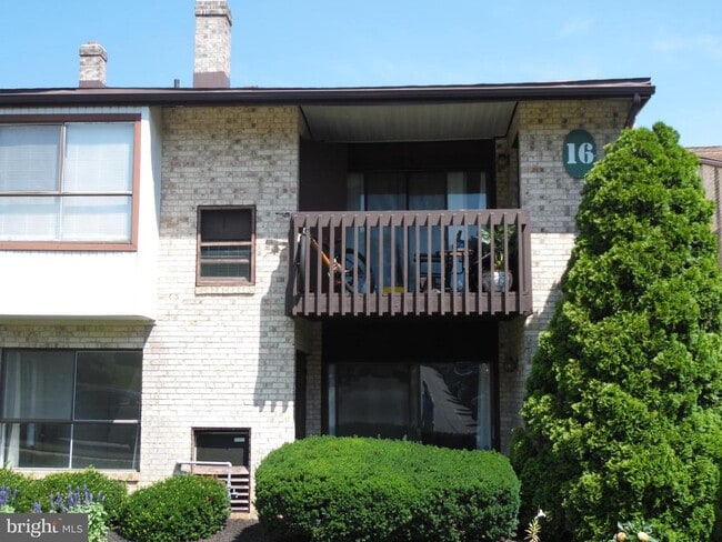 Building Photo - 1602 Raintree Ln
