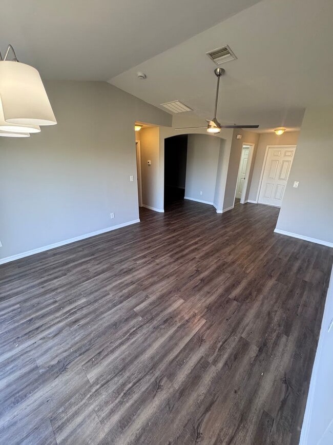 Building Photo - 338 Harold Ave S