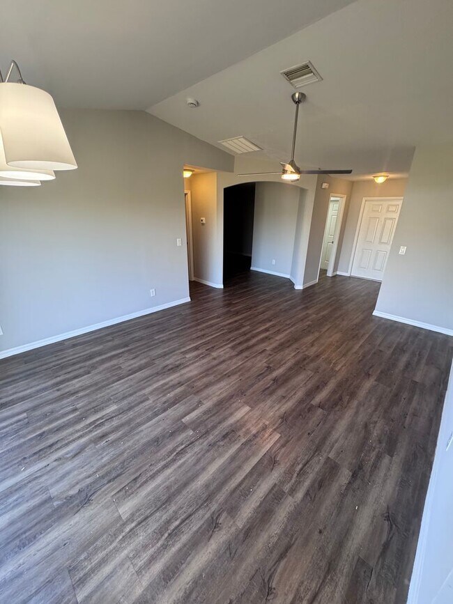 Building Photo - 343 Harold Ave S